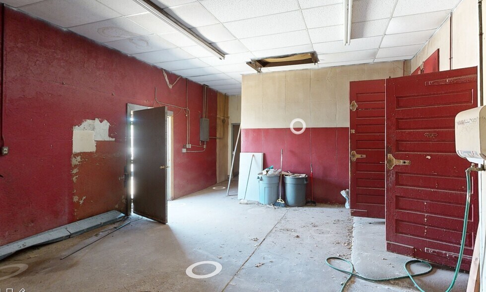 More Photos Of 1400 Main St, Vernon General Retail For Sale