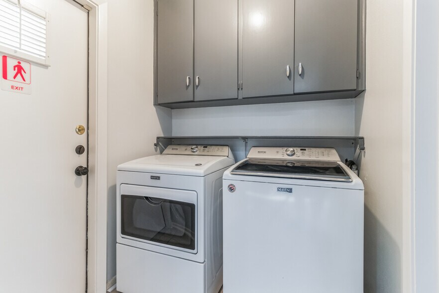 More Photos Of 1704 San Antonio St, Austin Office For Lease