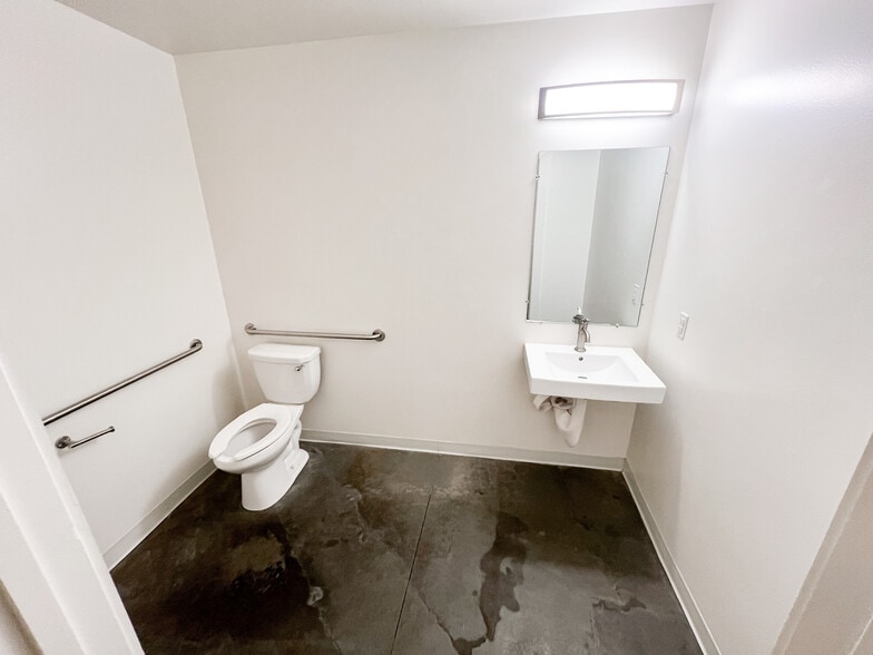 More Photos Of 100 N Main St, Midland Apartments For Lease