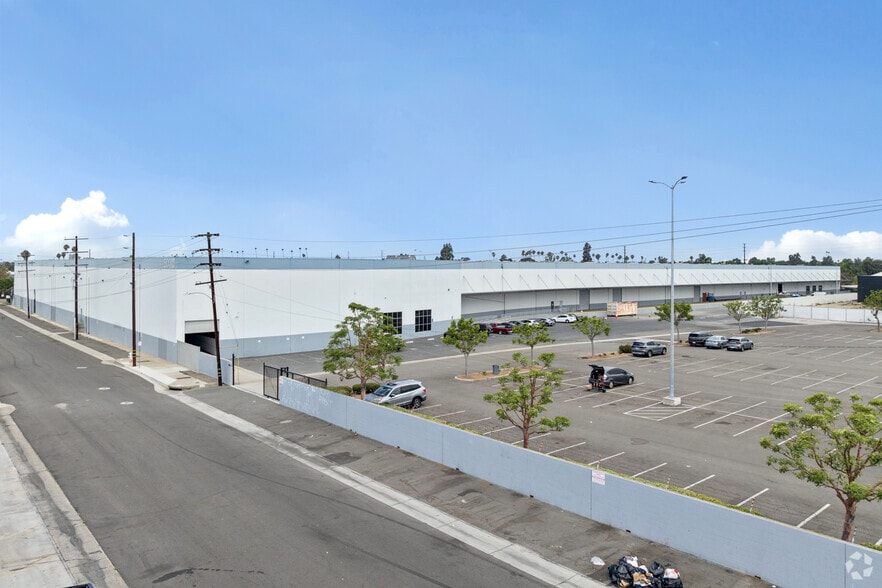 More Photos Of 500 W Warner Ave, Santa Ana Warehouse For Lease