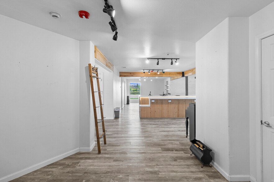 More Photos Of 26403 Oak Ridge Dr, Spring Flex For Lease