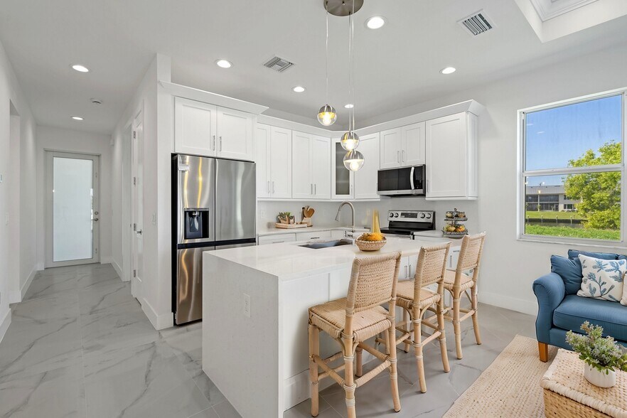 More Photos Of 1107 SE 38th St, Cape Coral Apartments For Sale