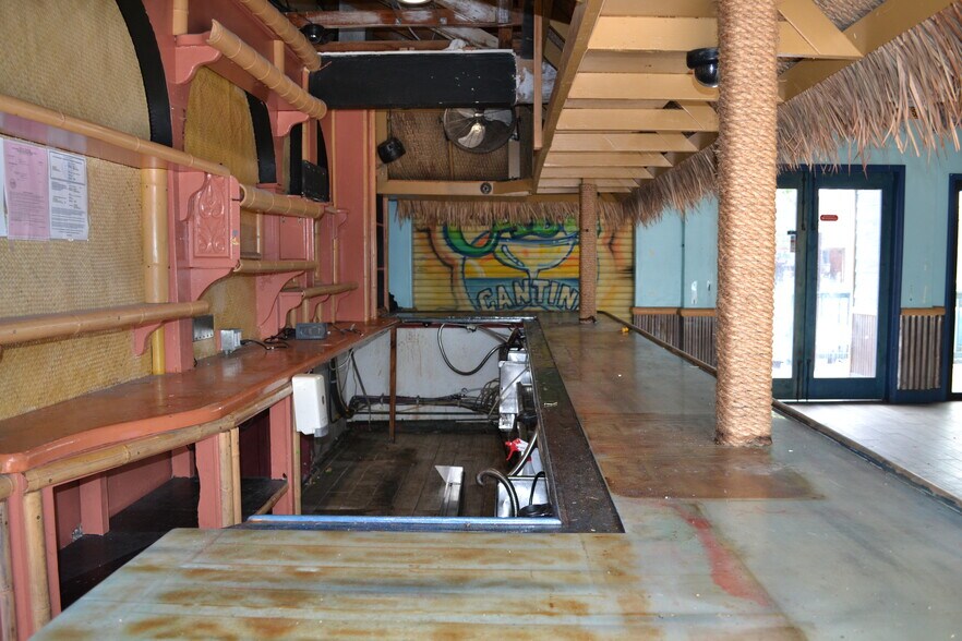 More Photos Of 1050 Garnet Ave, San Diego Restaurant For Lease