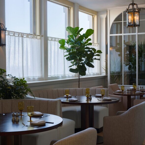 More Photos Of 200 S Broad St, Philadelphia Hotel For Lease