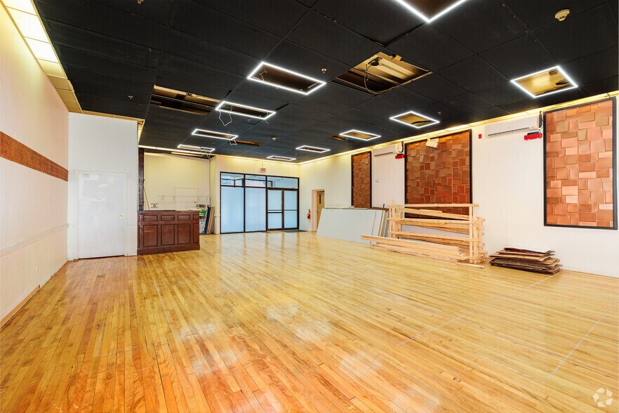 More Photos Of 4225 Rue Notre-Dame O, Montréal Office For Sale