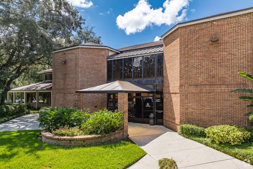 More Photos Of 2701 W Busch Blvd, Tampa Office For Lease