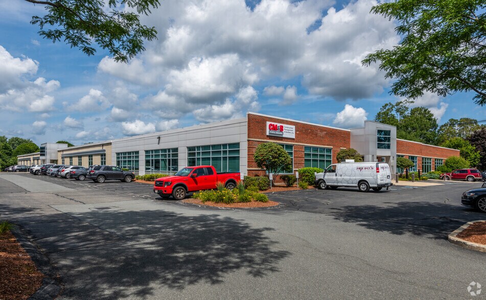 More Photos Of 75 Sylvan St, Danvers Unknown For Lease