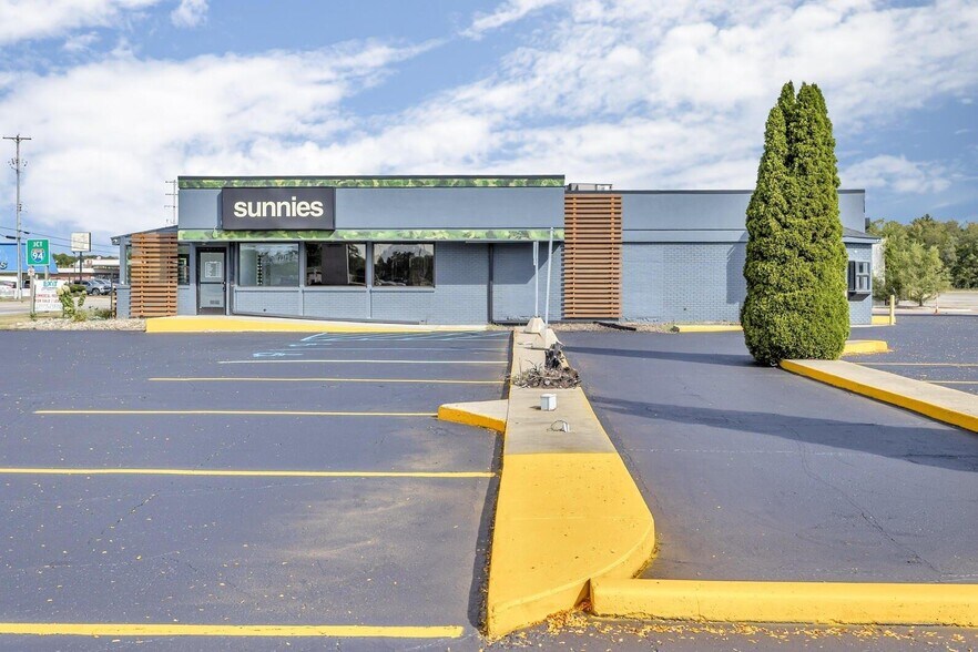 Primary Photo Of 1410 N Eaton St, Albion Restaurant For Sale