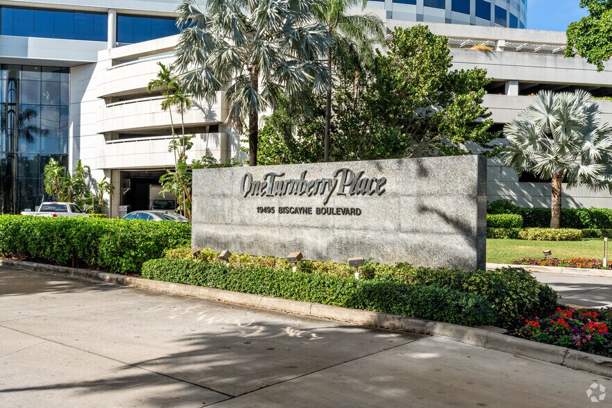 More Photos Of 19495 Biscayne Blvd, Aventura Office For Lease