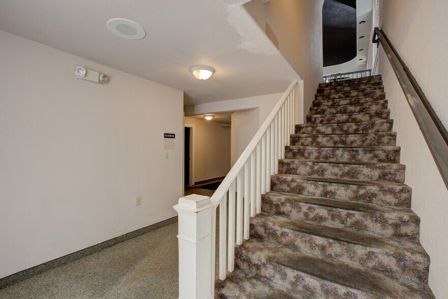 More Photos Of 809 Main Roseburg, Roseburg Lodge Meeting Hall For Sale