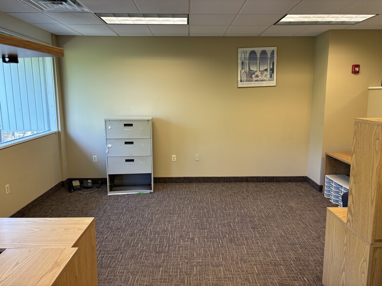 More Photos Of 220 Ridgedale Ave, Florham Park Office For Sale