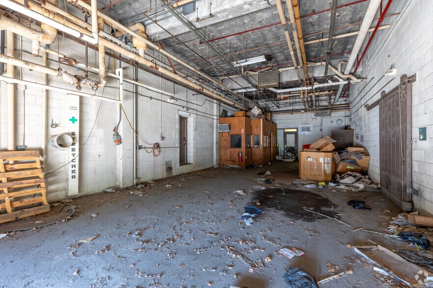 More Photos Of 110 E Warren Ave, Detroit Medical For Lease