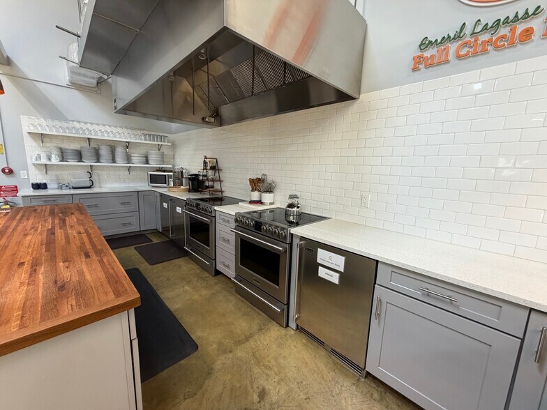 More Photos Of 132 Market St, Santa Rosa Beach Warehouse For Sale