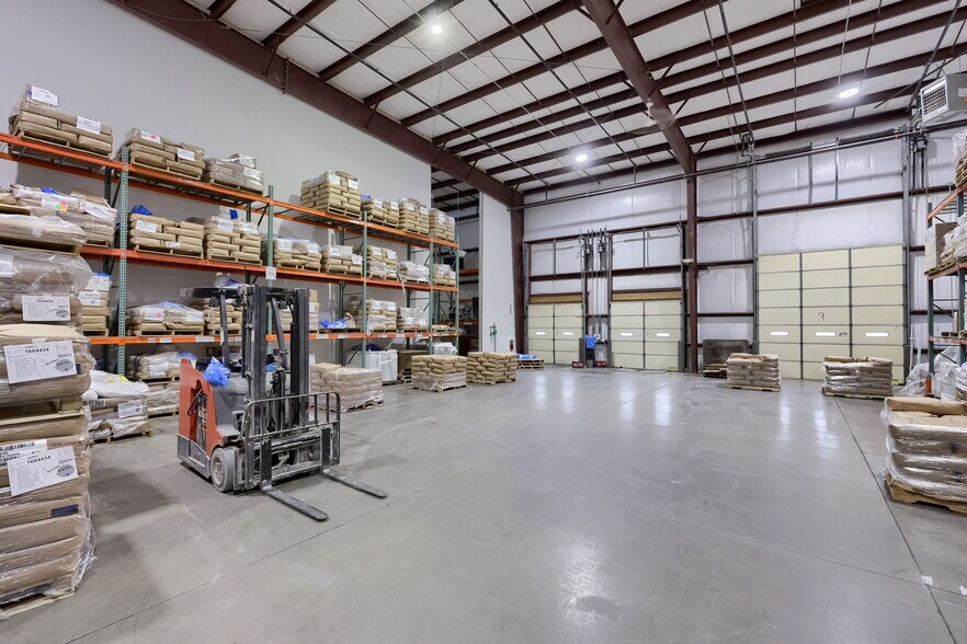 More Photos Of 301 Commerce Dr, New Holland Warehouse For Sale
