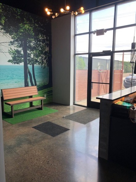 More Photos Of 2265-2279 Cole St, Birmingham Showroom For Lease
