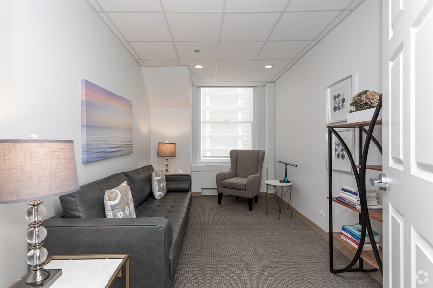 More Photos Of 307 N Michigan Ave, Chicago Office For Lease