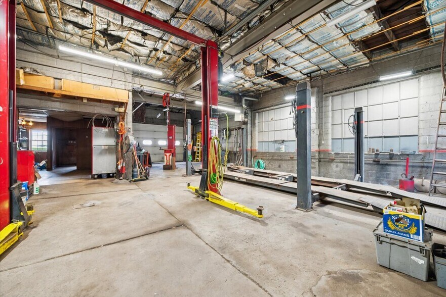 More Photos Of 403 US Highway 202, Raritan Auto Repair For Lease