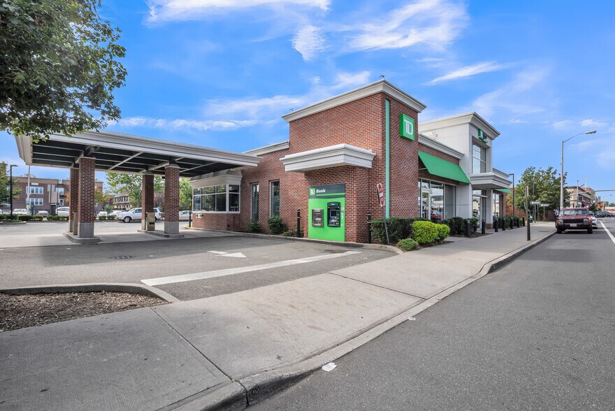 More Photos Of 290-296 Merrick Rd, Rockville Centre Bank For Sale