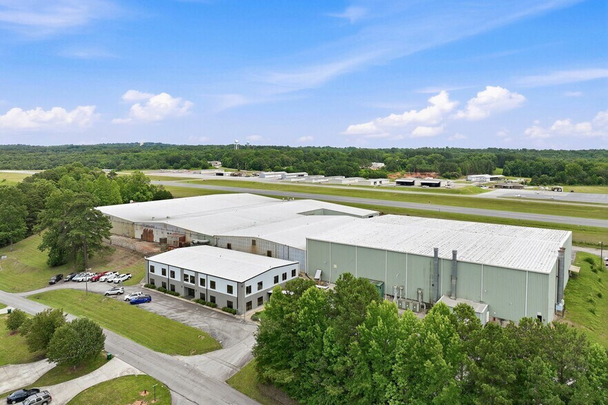 More Photos Of 264 Stapleton Rd, Cornelia Distribution For Lease