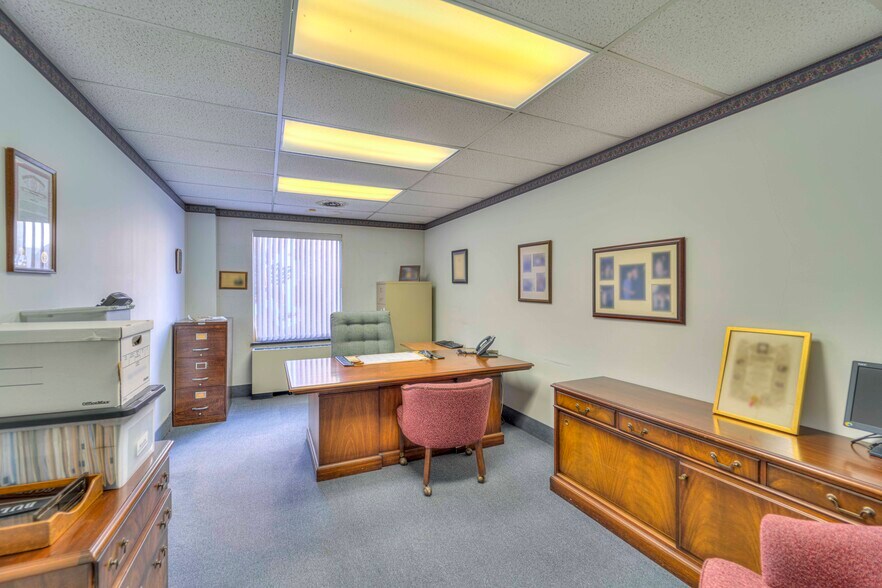 More Photos Of 145 S Jackson St, Jackson Loft Creative Space For Sale