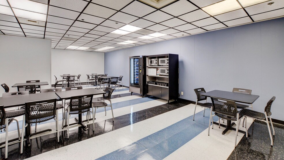 More Photos Of 4045 Spencer St, Las Vegas Office For Lease