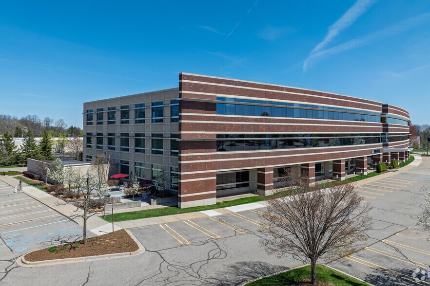 More Photos Of 900 N Squirrel Rd, Auburn Hills Office For Lease