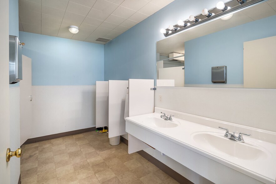 More Photos Of 2300 W Commodore Way, Seattle Office Residential For Sale