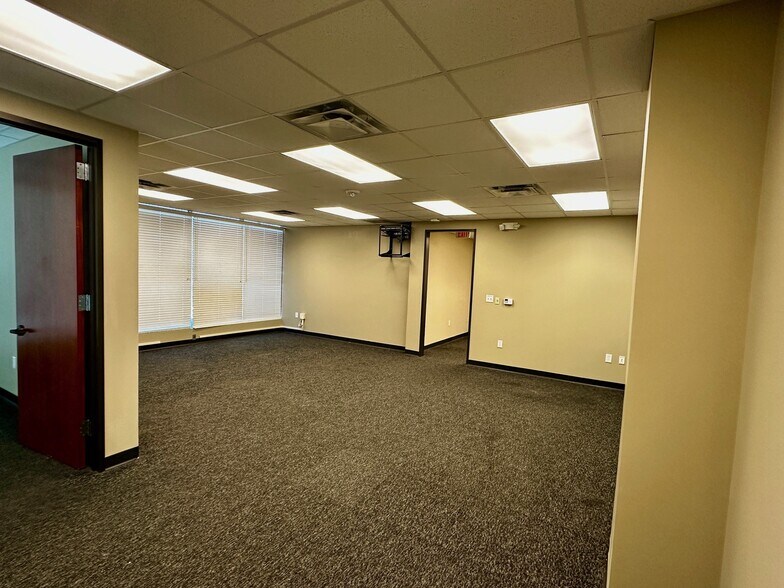 More Photos Of 11010 Coachlight Rd, San Antonio Office For Lease