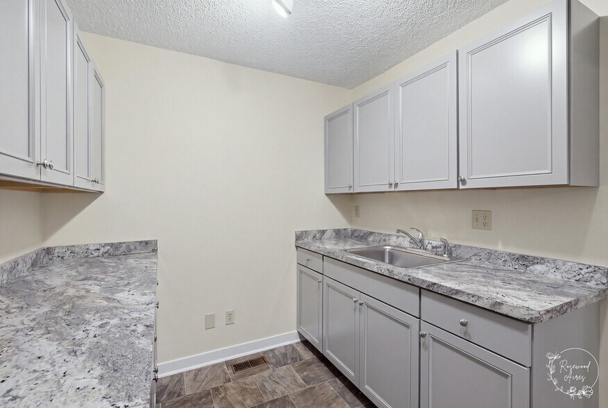 More Photos Of 31 Briarcliff Prof Ctr, Bourbonnais Office For Sale