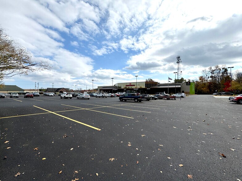 More Photos Of 2126 N Fountain Green Rd, Bel Air Supermarket For Sale
