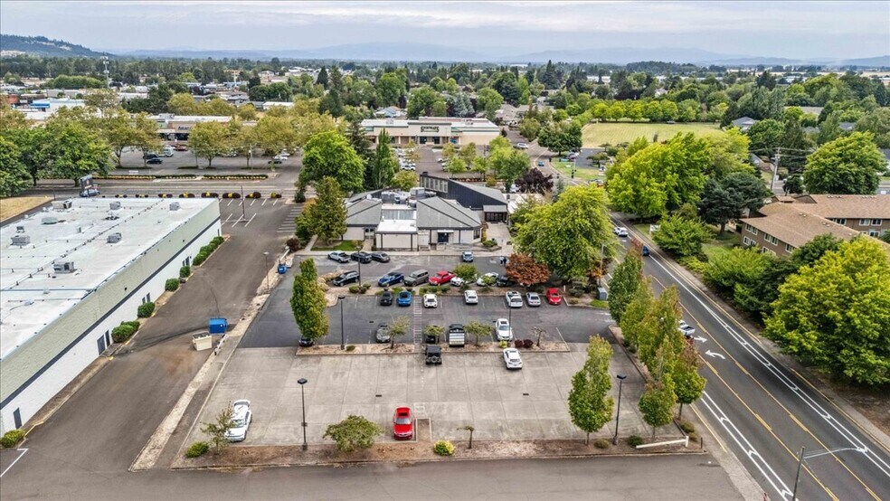More Photos Of 1390 Waverly Dr SE, Albany Medical For Lease