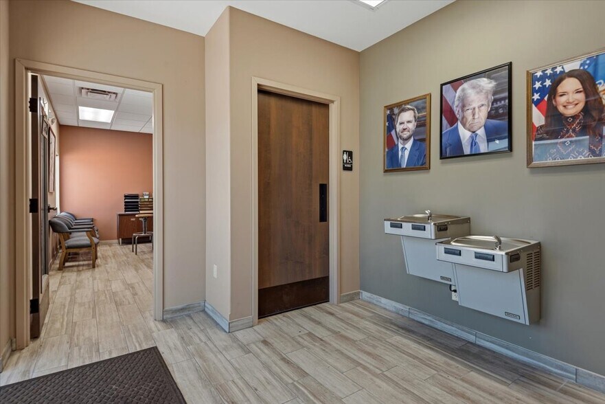 More Photos Of 103 Centre Dr, Petersburg Office For Sale