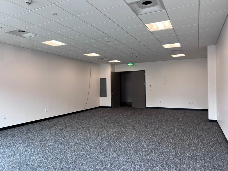 More Photos Of 415-417 Greenwich Ave, Greenwich General Retail For Lease