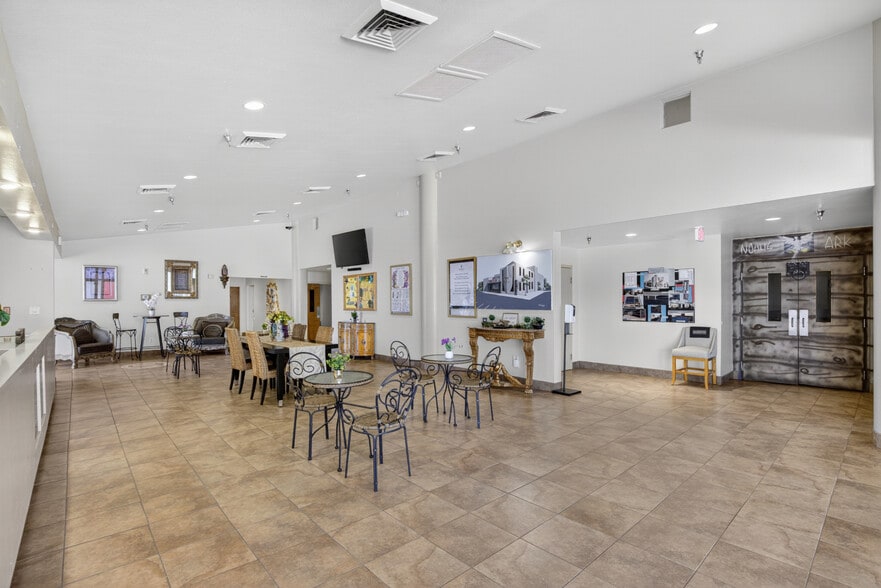 More Photos Of 1435 N Central Ave, Avondale Specialty For Sale
