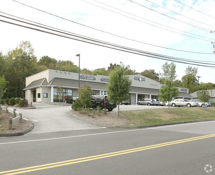 More Photos Of 11 N Main St, East Hampton Unknown For Lease