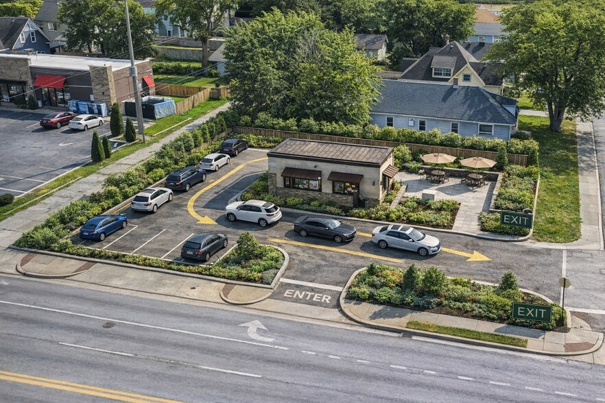 More Photos Of 227 W 38th St, Indianapolis Auto Repair For Lease