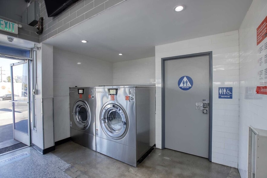 More Photos Of 10504 Victory Blvd, North Hollywood Freestanding For Sale