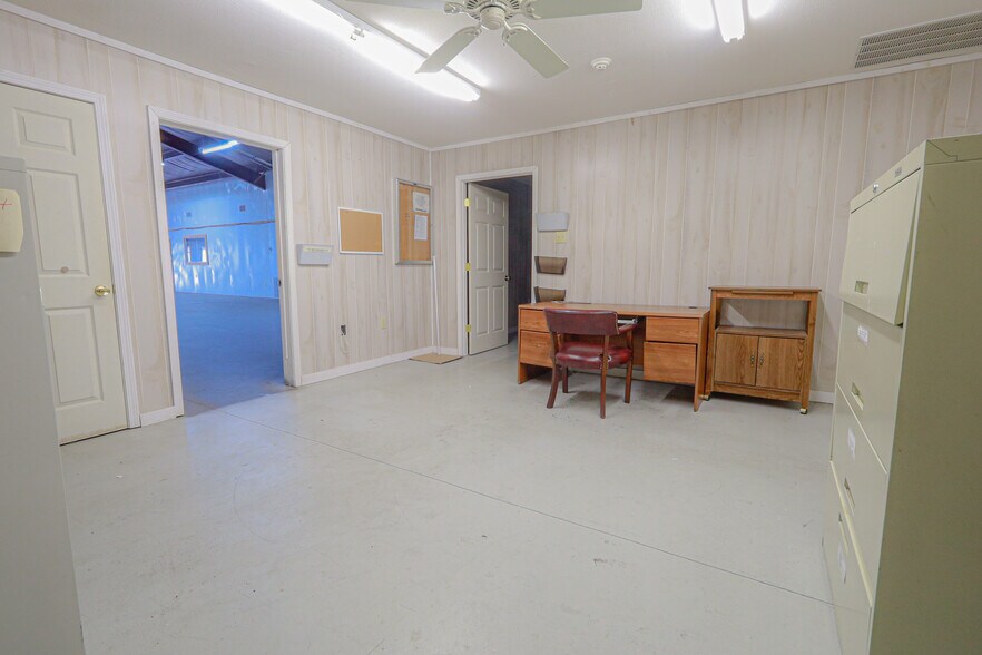 More Photos Of 4307 Highway 270 E, Mount Ida Flex For Sale