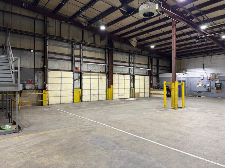 More Photos Of 1100 E Bell St, Bloomington Manufacturing For Sale