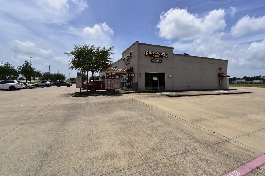 More Photos Of 253 N Bypass 35, Alvin Storefront For Lease