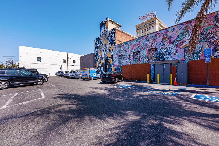 More Photos Of 301 Pine Ave, Long Beach Health Club For Lease