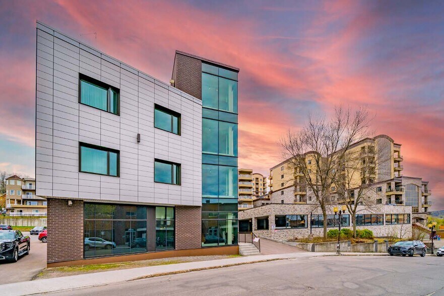 More Photos Of 325 Rue Jacques-Cartier E, Chicoutimi Apartments For Sale