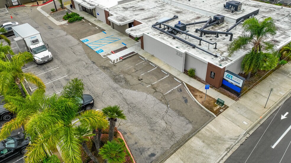 More Photos Of 225 W Madison Ave, El Cajon Medical For Lease
