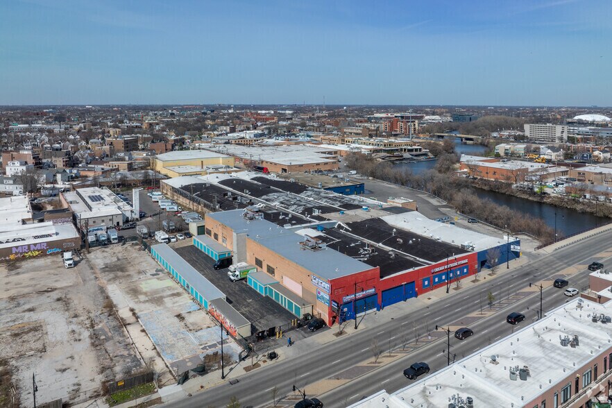 More Photos Of 2950 N Western Ave, Chicago Manufacturing For Lease