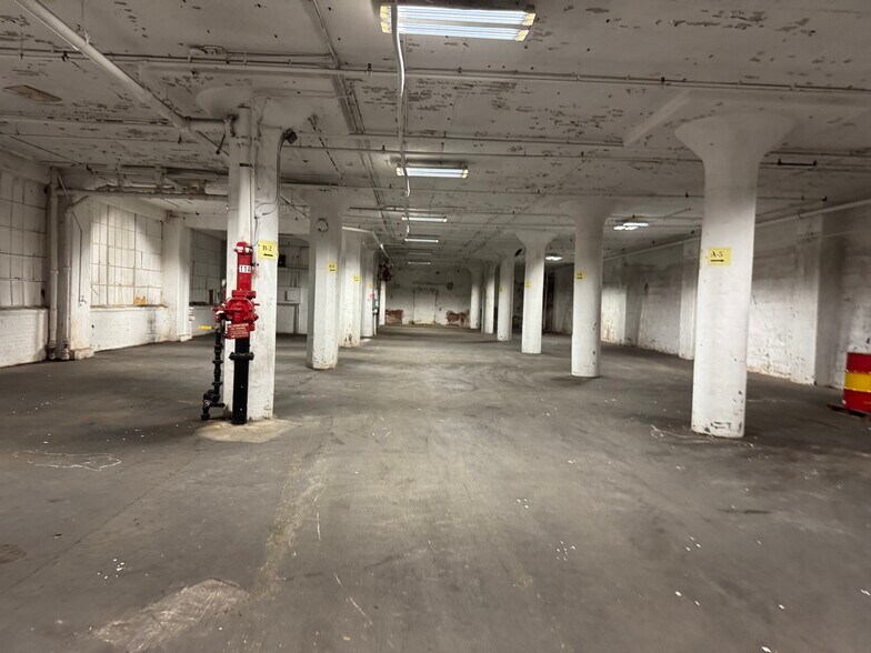 More Photos Of 2 Potomac St, Rochester Warehouse For Lease