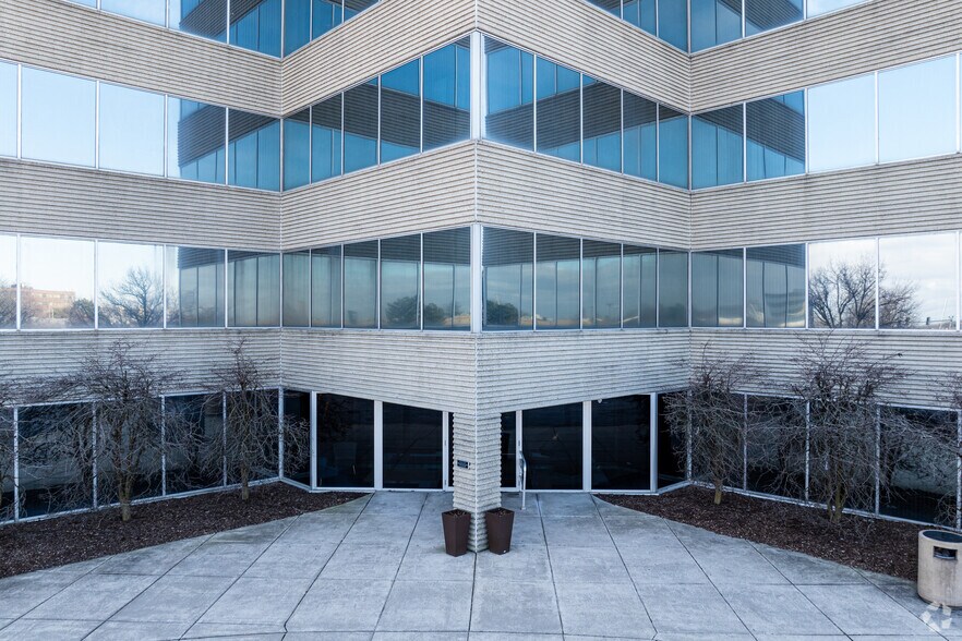 More Photos Of 4801 Southwick Dr, Matteson Medical For Lease