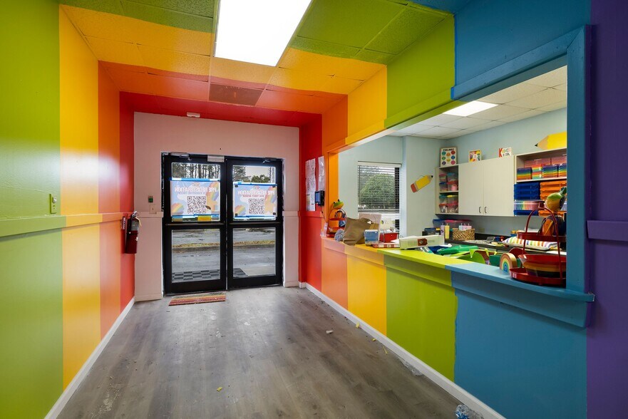 More Photos Of 204 Tibet Ave, Savannah Daycare Center For Sale