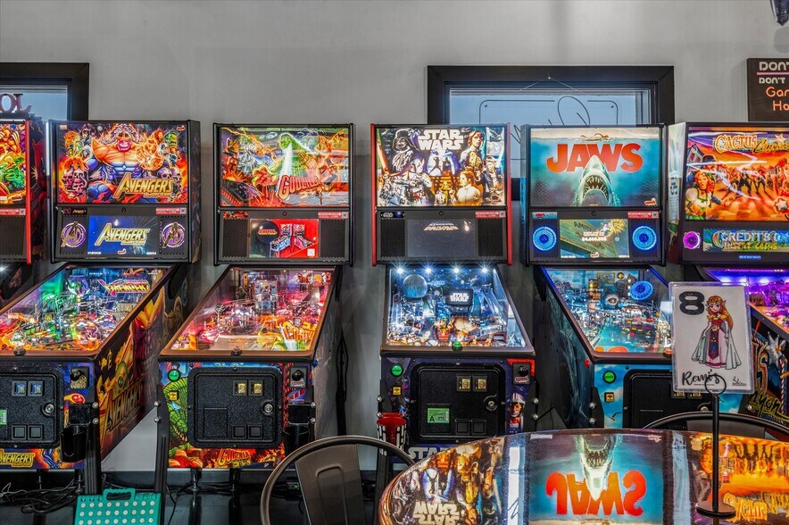 More Photos Of 622 SE Frank Phillips Blvd, Bartlesville General Retail For Sale