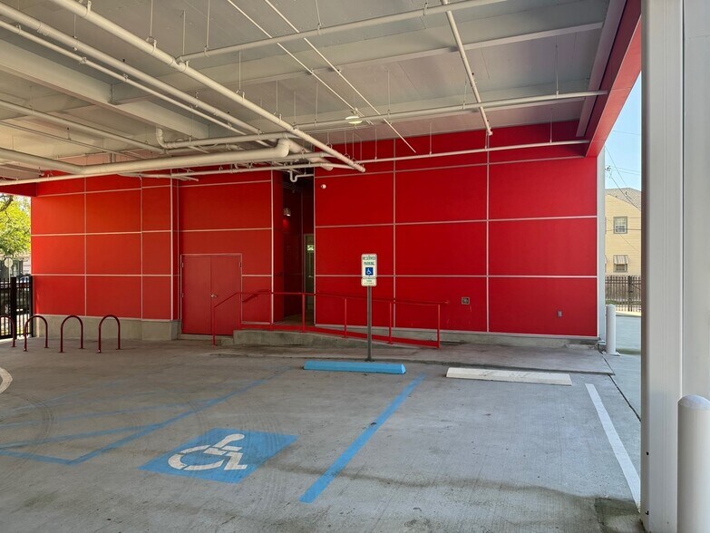 More Photos Of 4535 Claiborne Ave, New Orleans Office For Lease