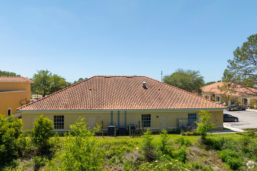 More Photos Of 1070-1072 E Brandon Blvd, Brandon Medical For Lease
